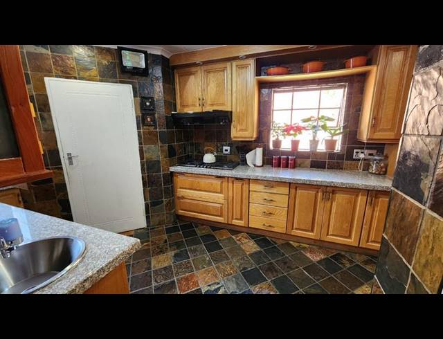 4 BEDROOM HOUSE FOR SALE IN MEYERSDAL